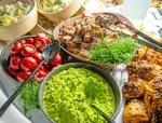 Vitalbuffet, spæde salater, protein, fisk og meget andet lækkert